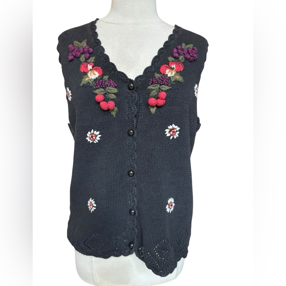 1990s Capacity 3D Fruit & Floral Embroidery Scalloped Edge w/Delicate Crochet La
